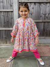 Load image into Gallery viewer, Pink &amp; Peach Floral Plated Kurti with Trouser
